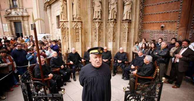 Valencia: World Heritage Sites Walking Tour W/ Entry Tickets - Experience