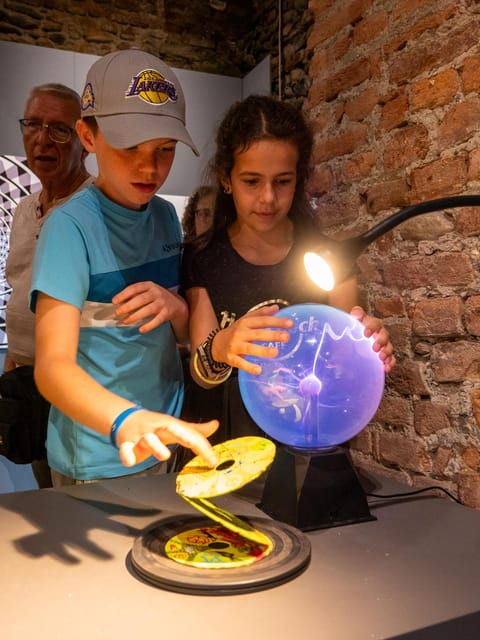 Valencia: World of Illusions Museum Entrance Ticket - Museum Location and Accessibility