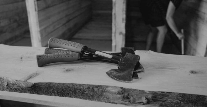 Valenciennes: Axe Throwing - Creating Lasting Memories