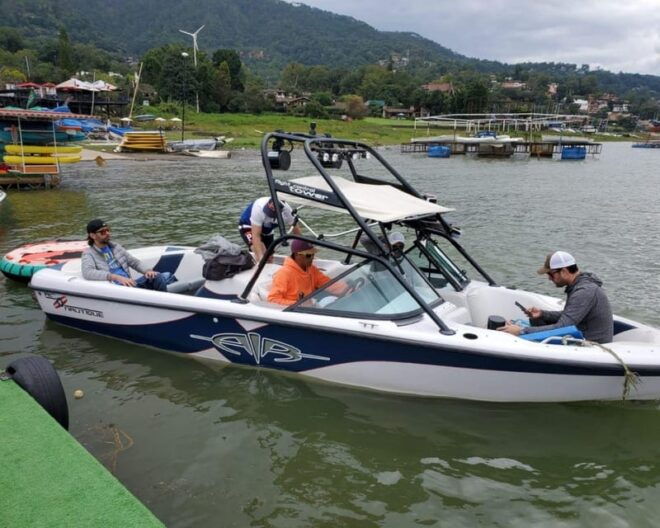 Valle De Bravo: Ski Boat Rentals - Equipment and Safety
