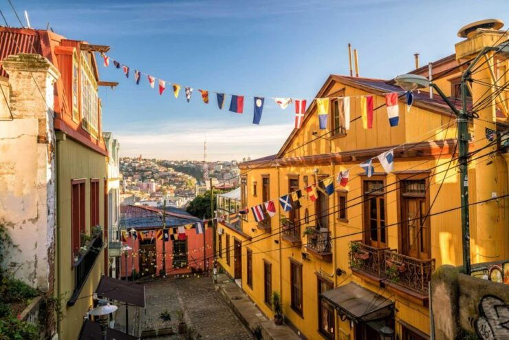 Valparaiso: Guided Walking Tour With Ascensor Rides - Tour Overview