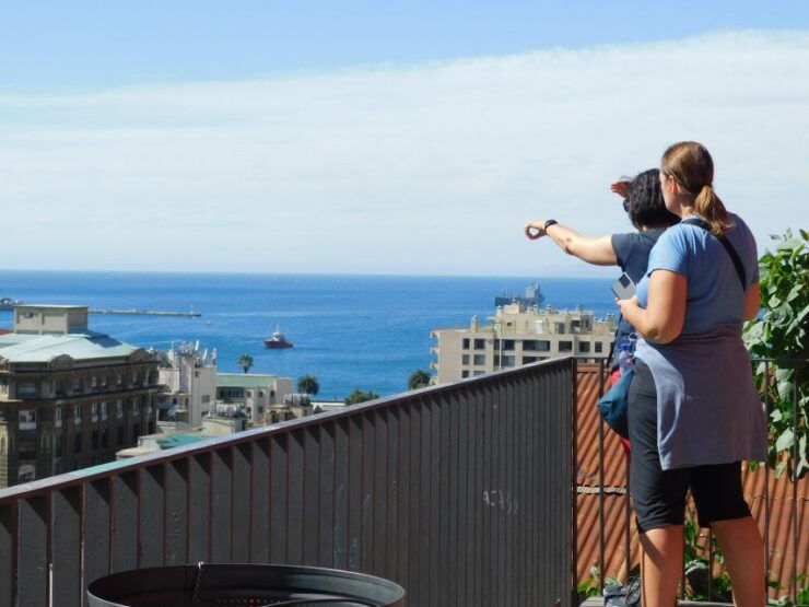 Valparaíso on Foot and Color: Discover Its Hidden Treasures - Guided Walking Tour of Valparaíso
