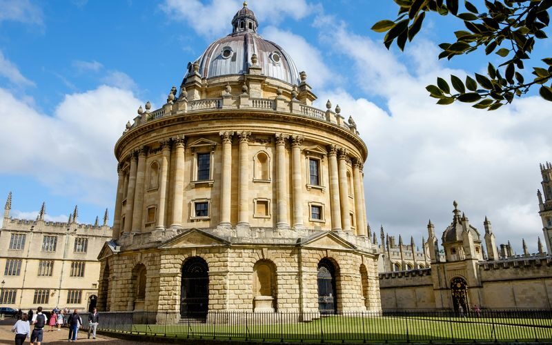 Value-Packed Chinese/English: Oxford and Cambridge Day Trip from London - Cambridge and Oxford in one long day