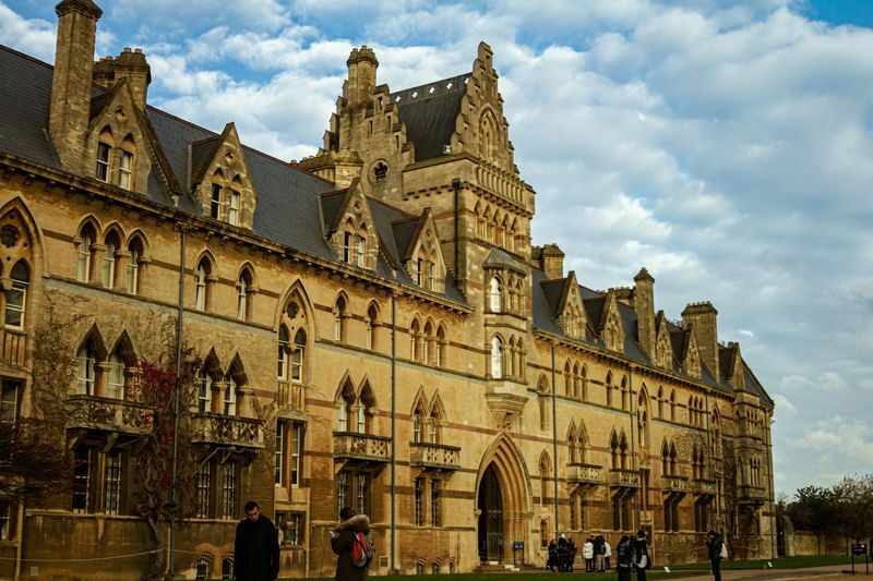 Value-Packed Chinese/English: Oxford and Cambridge Day Trip from London - Christ Church and Oxford’s Dreaming Spires