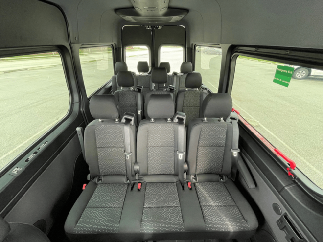 Vancouver: Calgary International Airport to Vancouver - Professional Drivers