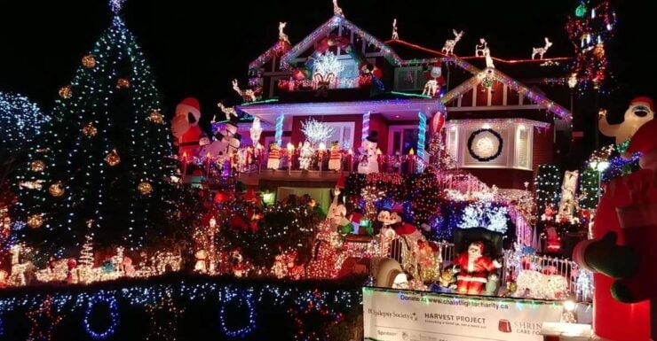 Vancouver: Christmas Tour With Light Festival Entrance - Tour Highlights