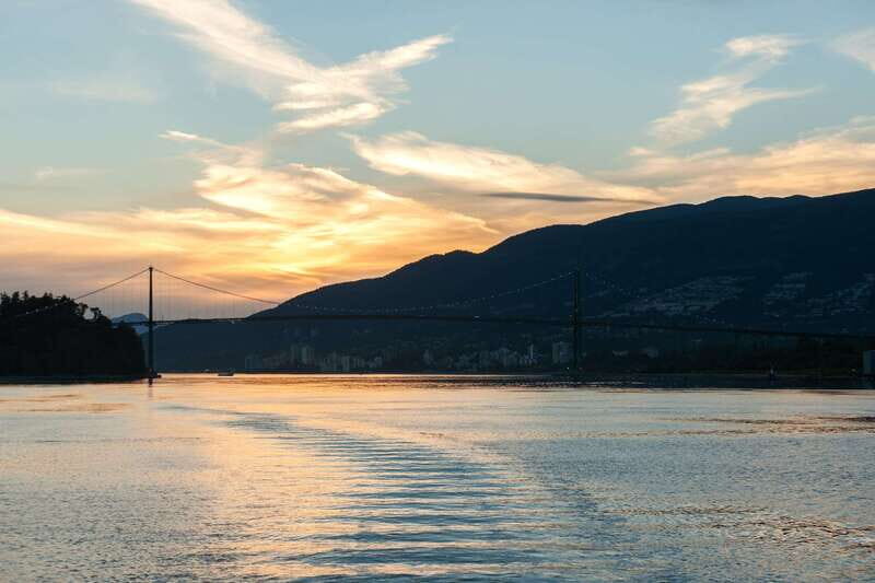 Vancouver: Evening Cruise with Dinner Buffet - Group Size and Atmosphere