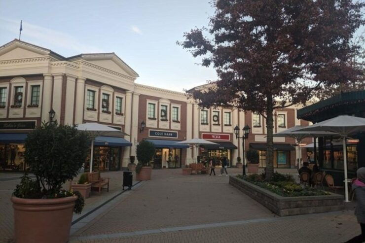 Vancouver Lay Over Shopping - Mc Arthur Glen Designer Mall - Location and Accessibility