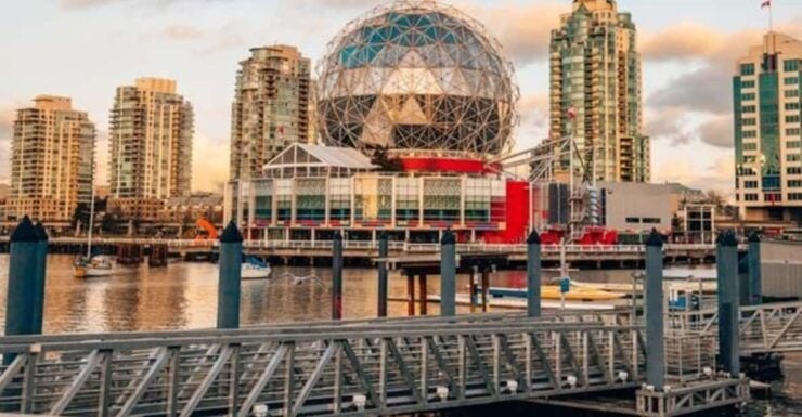 Vancouver : Must-See Attractions Walking Tour With A Guide - Itinerary Highlights