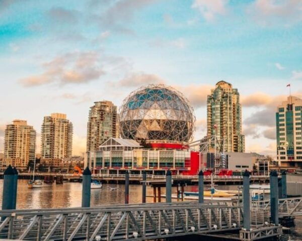 Vancouver : Must-See Attractions Walking Tour With A Guide - Optional Stops
