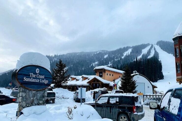 Vancouver to Sun Peaks 2 Days Outdoor Adventure Tour - Accommodation and Dining Experience