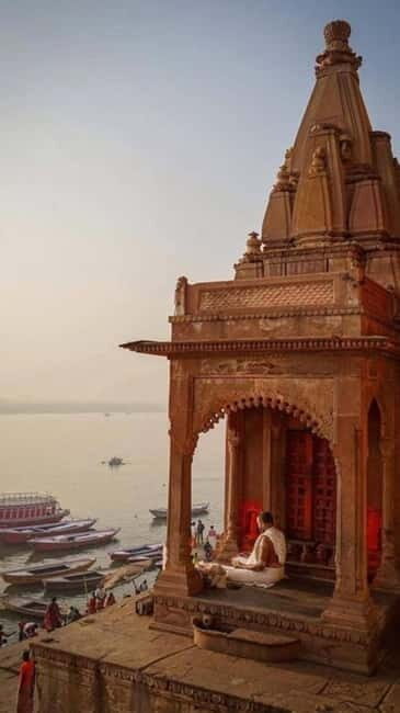 Varanasi: Ancient ghat walk tour with local guide - A Deep Dive into the Varanasi Ghat and Temple Tour