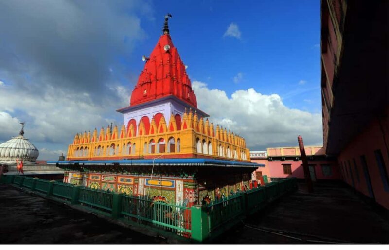 Varanasi: Ayodhya Expedition to the Divine Day Tour - Mid-Morning: Exploring Local Flavors and the Hanuman Garhi