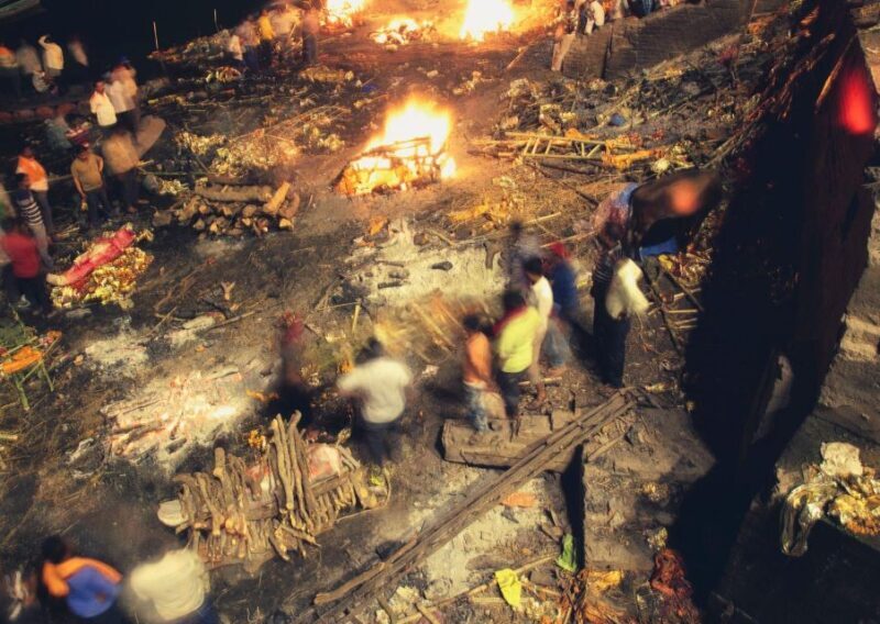 Varanasi: Cycle of Life, Death, and Rebirth Guided Tour - Visiting the Ghats: Dashashwamedh and Manikarnika
