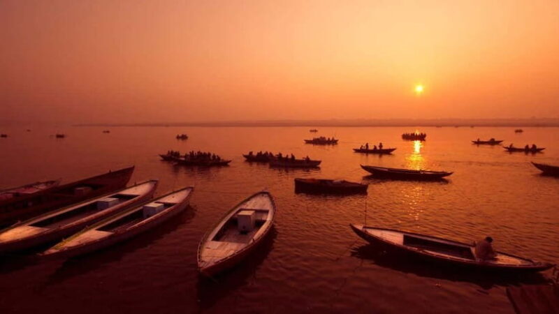 Varanasi: Ganga Aarti Boat Ride at Dashashwamedh Ghat - The Journey Along the Ghats