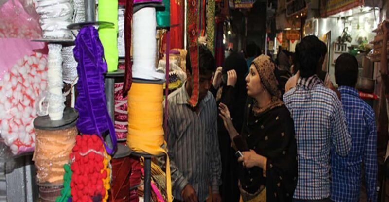 Varanasi: Private Evening Handicraft Market Tour with Dinner - Practical Details and Tips