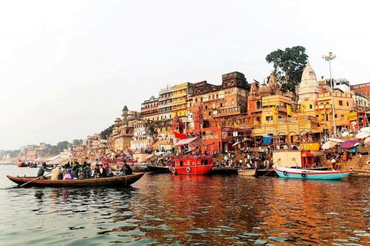 Varanasi: Varanasi Evening Aarti Tour With Boat Ride - Language and Inclusions