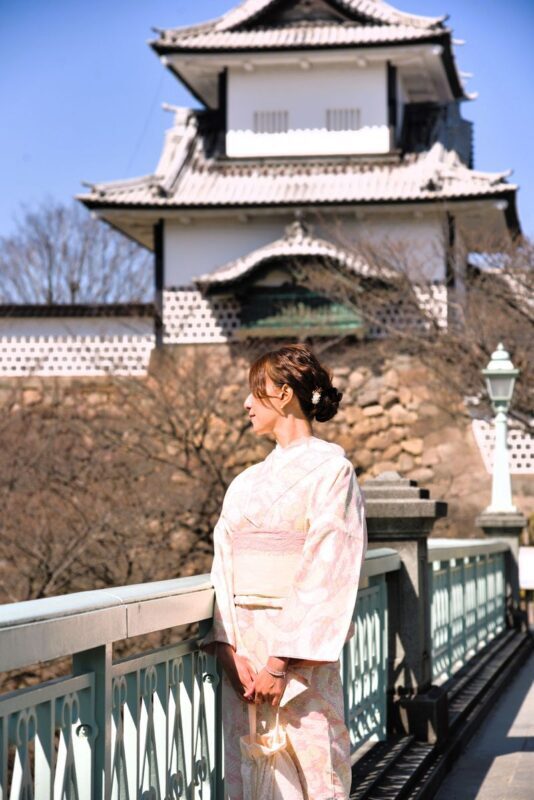 VASARA Kimono and Yukata Rental in Kanazawa - Getting dressed is part of the outing