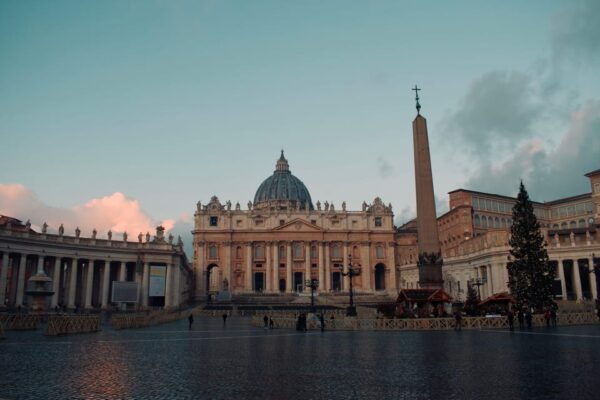 Vatican City: St. Peters Basilica & Papal Tombs Guided Tour - Accessibility Considerations