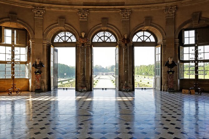 Vaux-Le-Vicomte Castle Day Trip With Chateaubus Shuttle - Cancellation Policy and Reviews