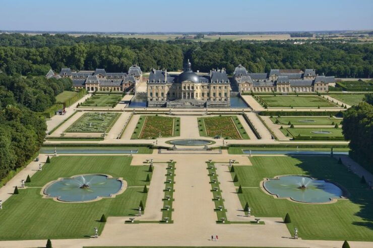 Vaux Le Vicomte Chateau Entry Ticket and Chateaubus Transfer - Experience Highlights
