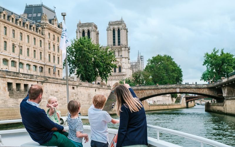 Vedettes de Paris 1-Hour Seine River Guided Sightseeing Cruise - Timing your cruise for light and fewer lines