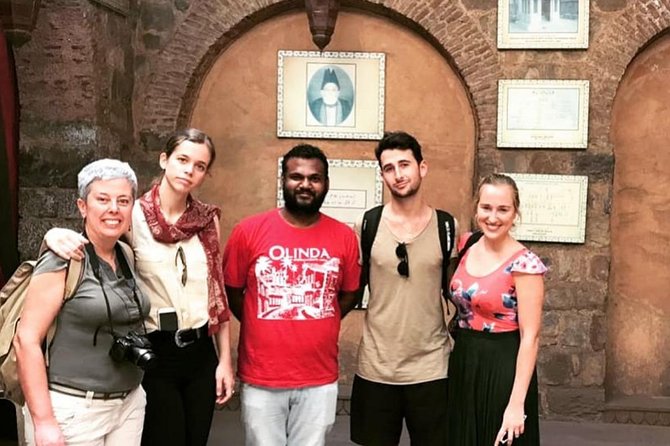Vegan History & Jain Culture Walk of Delhi - Meeting and Pickup Details