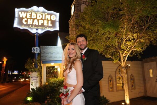 Vegas: Elvis-Themed Graceland Chapel Wedding or Vow Renewal - The Sum Up