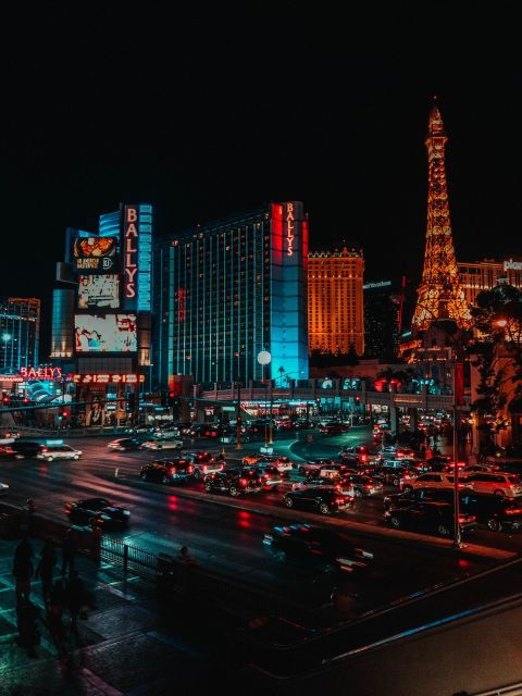 Vegas Highlights: Neon Lights & Desert - Audio Driving Tour - Audio Tour Features