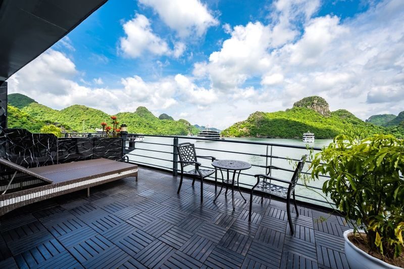Velar of The Seas 3D2N Cruise: Ha Long Bay & Lan Ha Bay Tour - Day three: Kayaking near Tra Bau and the return