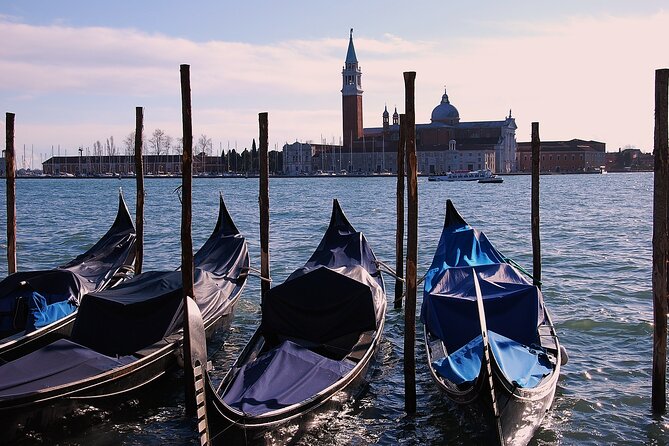 Venice: 45-Minute Private Gondola Ride by Night for up to 5 People - The Sum Up