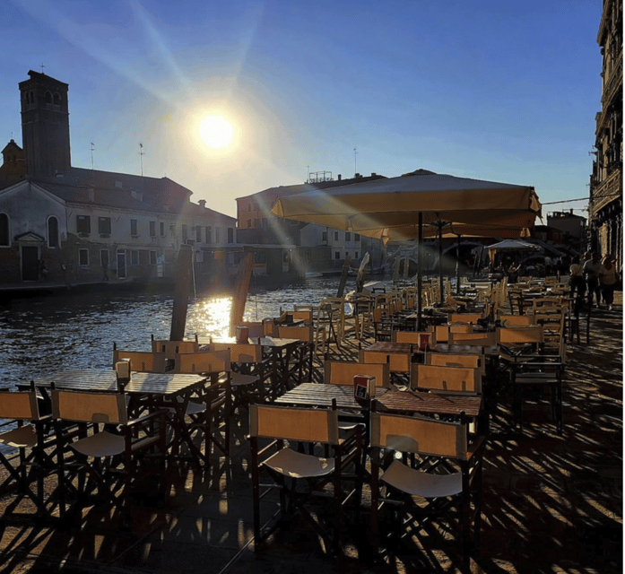 Venice: Aperitif With LIVE Concert at Laguna Libre JAZZ Club - Venue and Atmosphere
