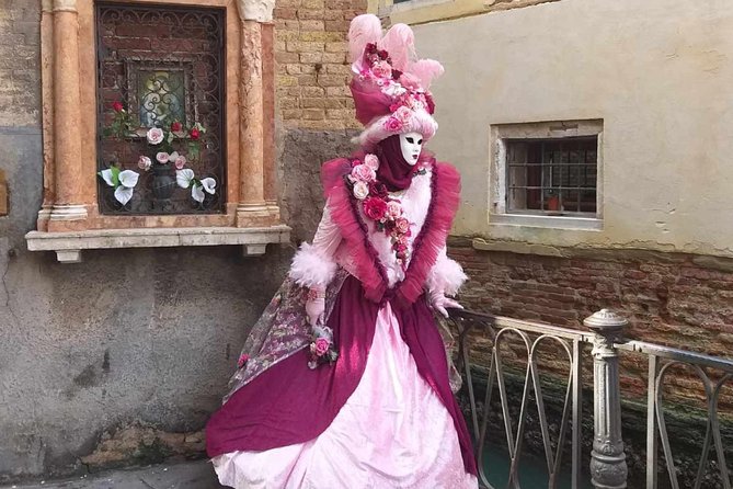 Venice Carnival Tour of Must-See Sites With Local Guide & Frittelle Tasting - Festive Atmosphere Immersion