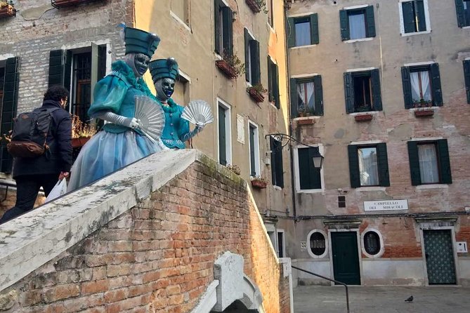 Venice Carnival Tour of Must-See Sites With Local Guide & Frittelle Tasting - Frittelle Tasting Experience