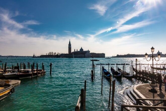Venice: City Center Historical Guided Walking Tour - Review Summary