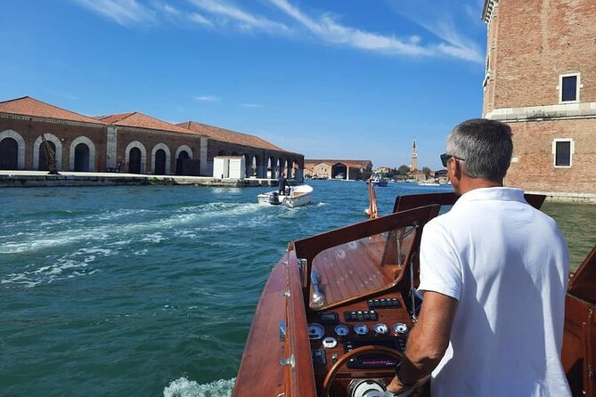 Venice: Classic Venetian Electric Boat Rental - Logistics