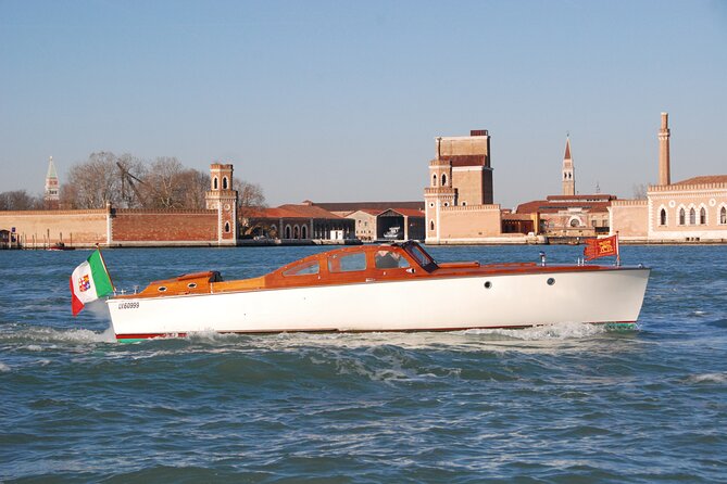Venice: Classic Venetian Electric Boat Rental - Pickup Point