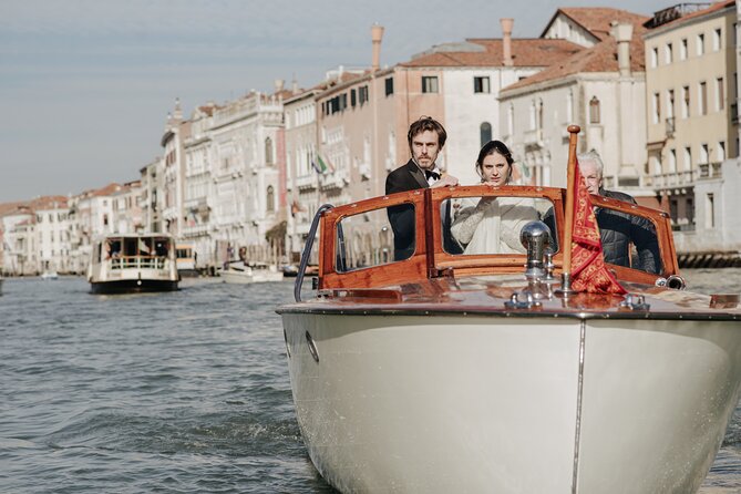 Venice: Classic Venetian Electric Boat Rental - End Point