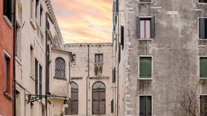 Venice: Digital Audio Guide Tour of The Jewish Ghetto - Selecting Participants and Date