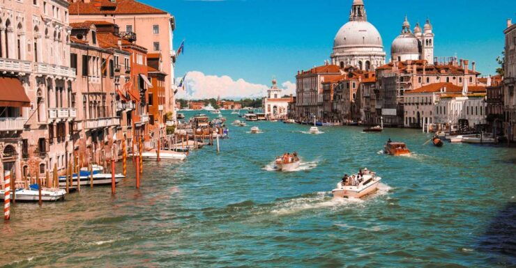 Venice: Discover the Instagramable Spots With a Local - Capture Instagram-Worthy Shots