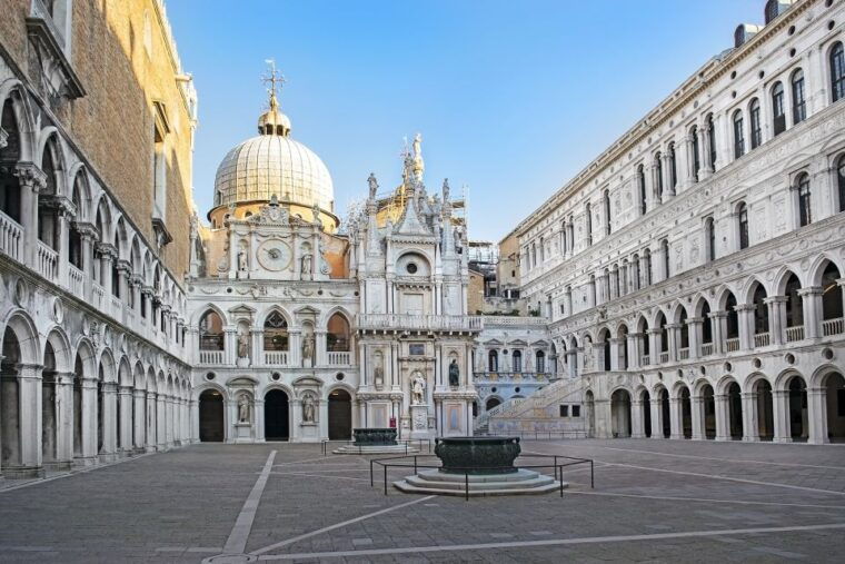 Venice: Doges Palace & Bridge of Sighs Small Group Tour - Exploring the New Prisons