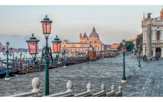 Venice: Early Morning Guided Tour to Escape the Crowds - Duration and Language