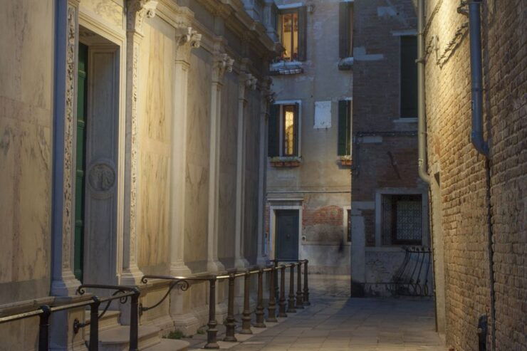Venice: Evening Gondola Ride and Ghosts & Legends Tours - Good To Know