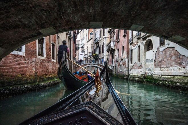 Venice: Evening Gondola Ride and Ghosts & Legends Tours - Tips for an Enjoyable Experience