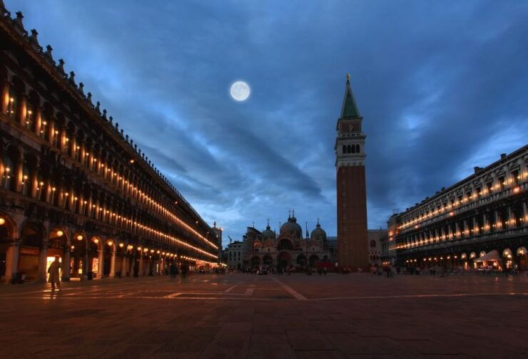 Venice: Evening Walk With Exclusive Access to Saint Mark's - Experience Highlights