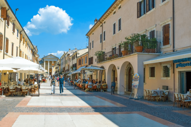Venice: Explore Garda With 2-In-1 Bus & Train Garda LINK - Historic Stops