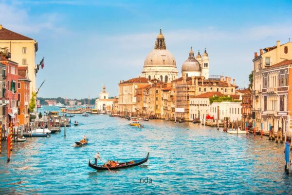 Venice: First Discovery Walk and Reading Walking Tour - App and Navigation Instructions