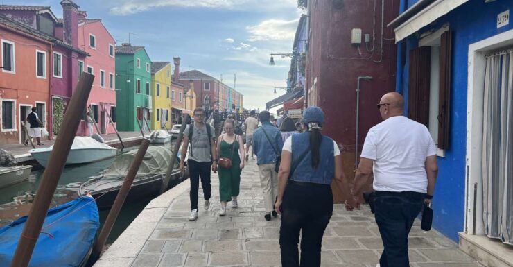 Venice Full Day : Walking Tour & Murano, Burano Boat Tour - Tour Experience