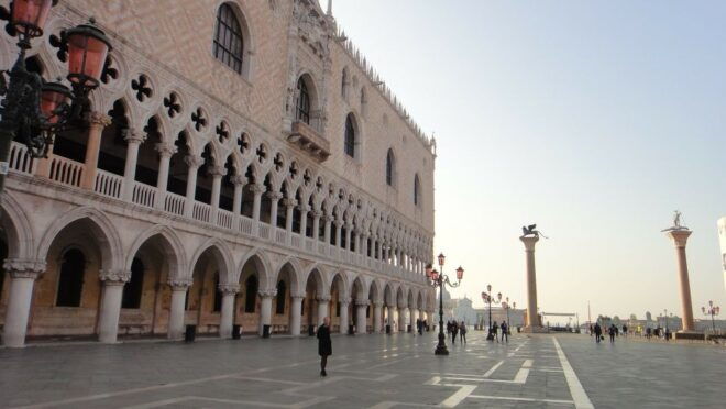 Venice: Gondola & Doges Palace - Directional Notes