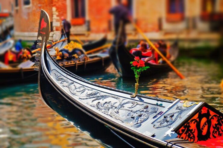 Venice: Gondola Meet and Share Platform App With Commentary - Languages and Cancellation Policy